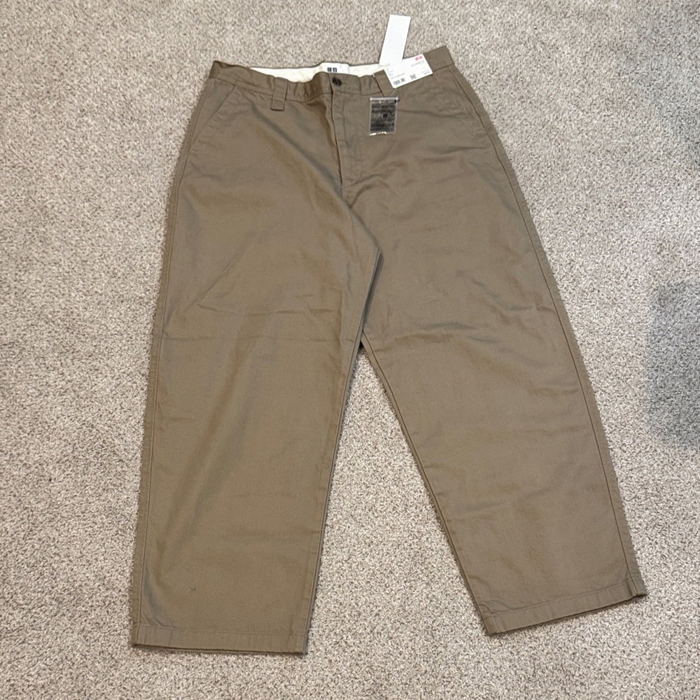 Uniqlo NWT Men's Wide Leg Chinos
